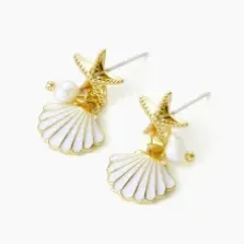 Starfish and seashell dangly earrings with imitation pearls.