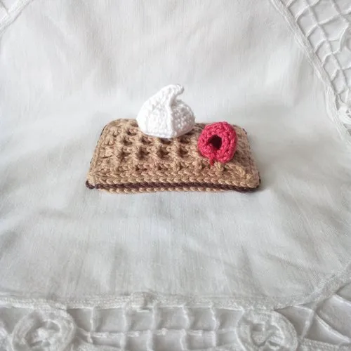 Dînette ou marchande au crochet réalisée à la main en coton