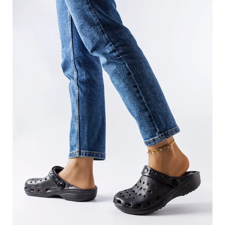 Kleist Black Foam Closed Slippers