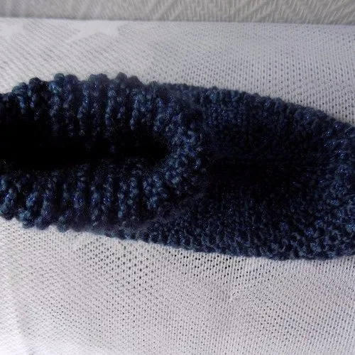 Knitted blue slippers, size 38/39.