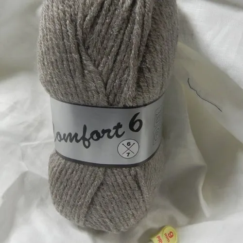 Lot de 3 pelotes de laine beige  75 % acrylique 25 % laine aiguille 6 à 7